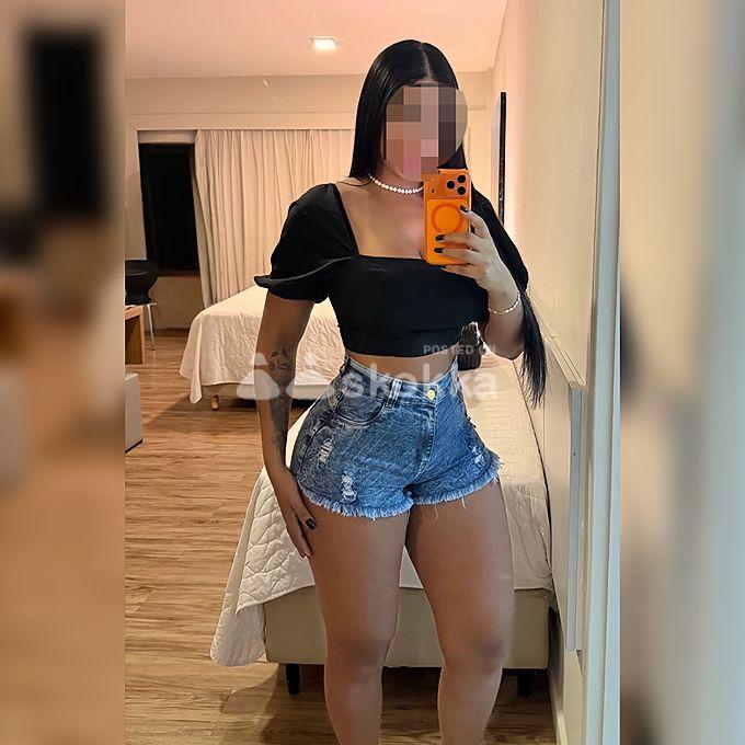 Soy una linda caraquena con una sonrisa que ilumina cualquier encuentro y una actitud que te hara sentir en confianza de | Damas de compañía, escorts y sexo en Santa Cruz