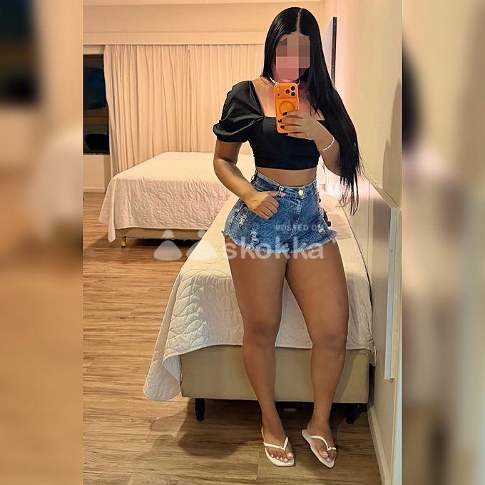 Soy una linda caraquena con una sonrisa que ilumina cualquier encuentro y una actitud que te hara sentir en confianza de | Damas de compañía, escorts y sexo en Santa Cruz